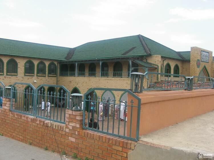  - AAAKEE donates food to Jumma Musjid children